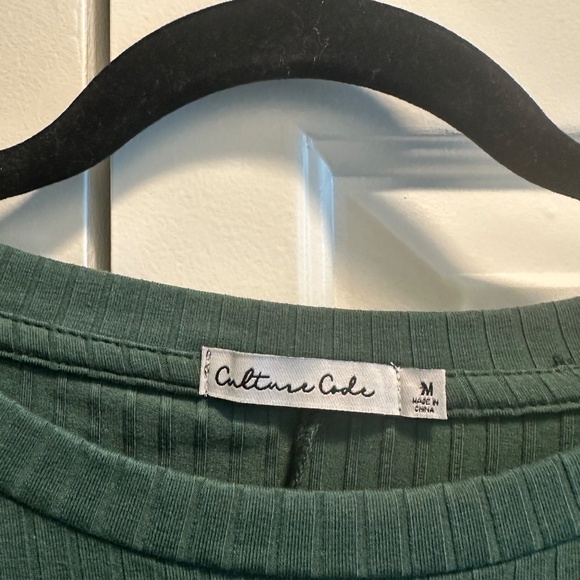 Olive Ribbed Knit Long Sleeve Side Slit Maternity Maxi Dress - SIZE MEDIUM - Picture 4 of 5